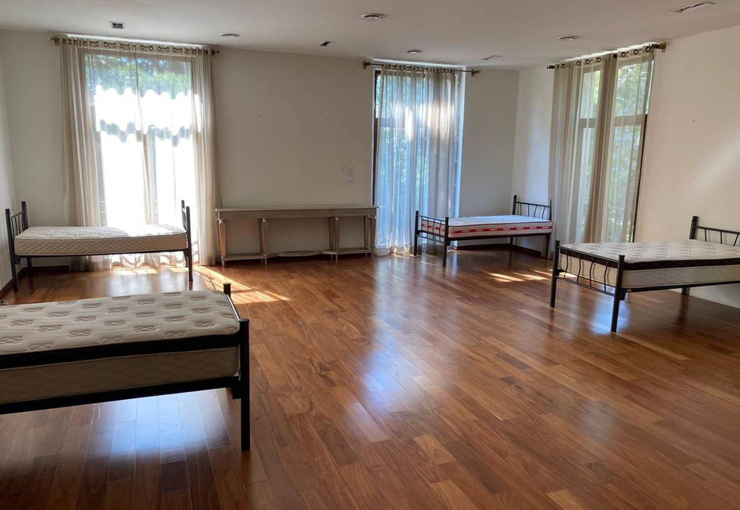 Residência tem espaço para abrigar até 100 profissionais de saúde