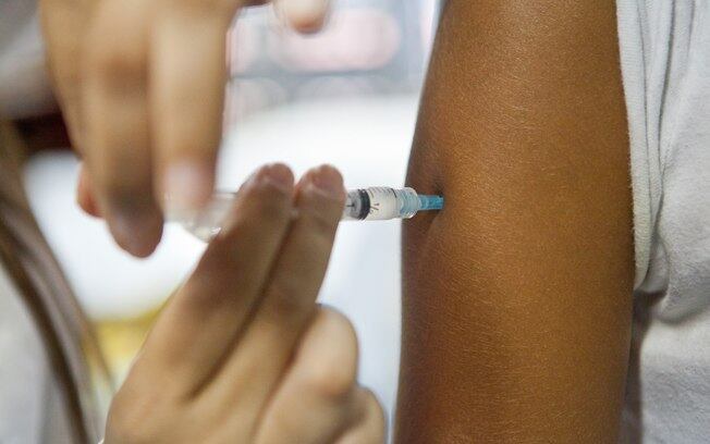 As doses da vacina contra a febre amarela estão disponíveis para quem vai viajar nos postos de saúde de Marataízes