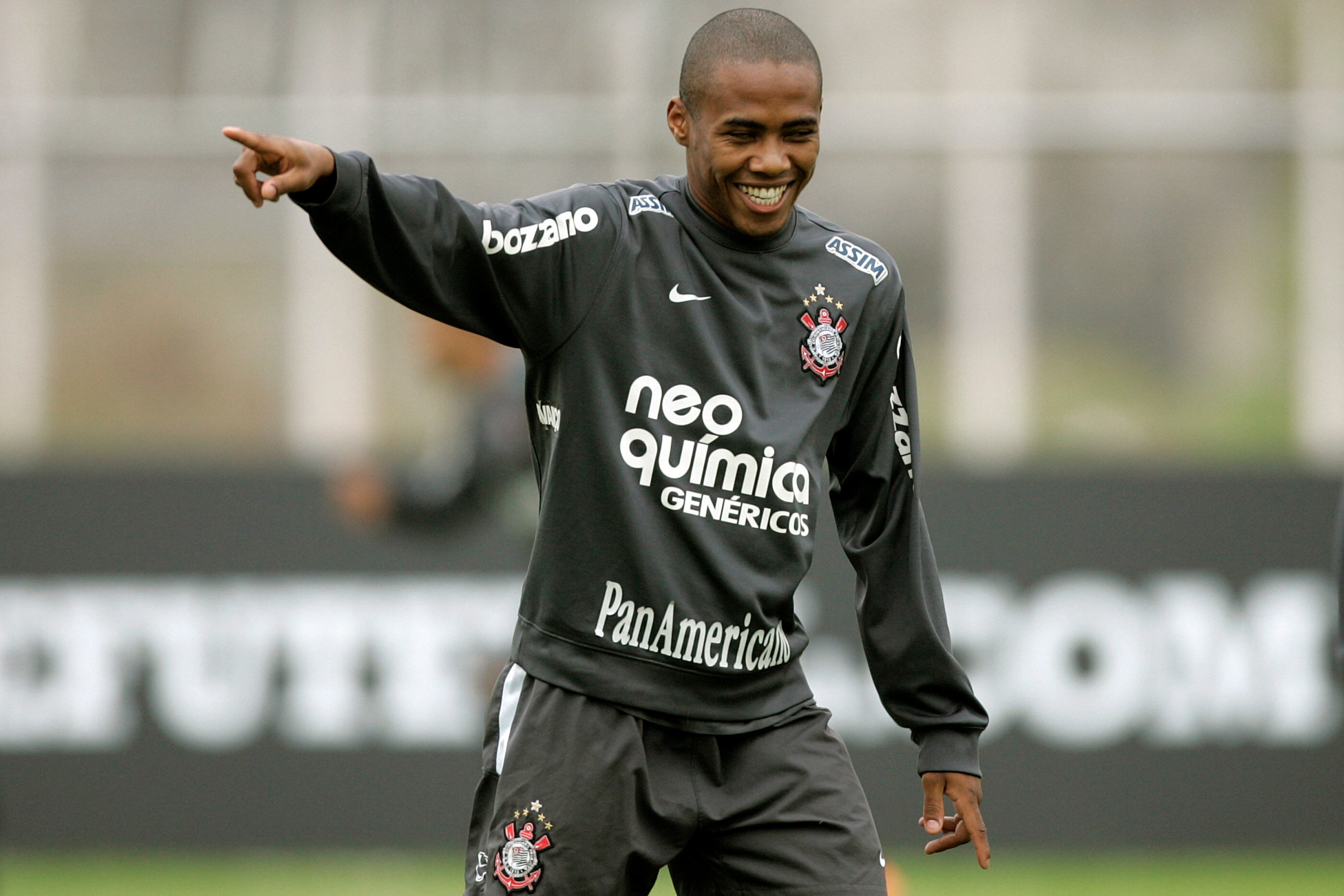Elias está muito perto de voltar ao Corinthians