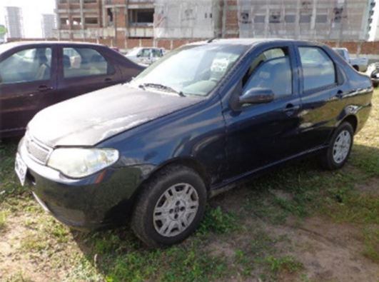 Também com avarias visíveis no capô, o Fiat Siena HLX Flex
integra o lote de número 11 e pode ser arrematado por, no mínimo, R$ 4.500
