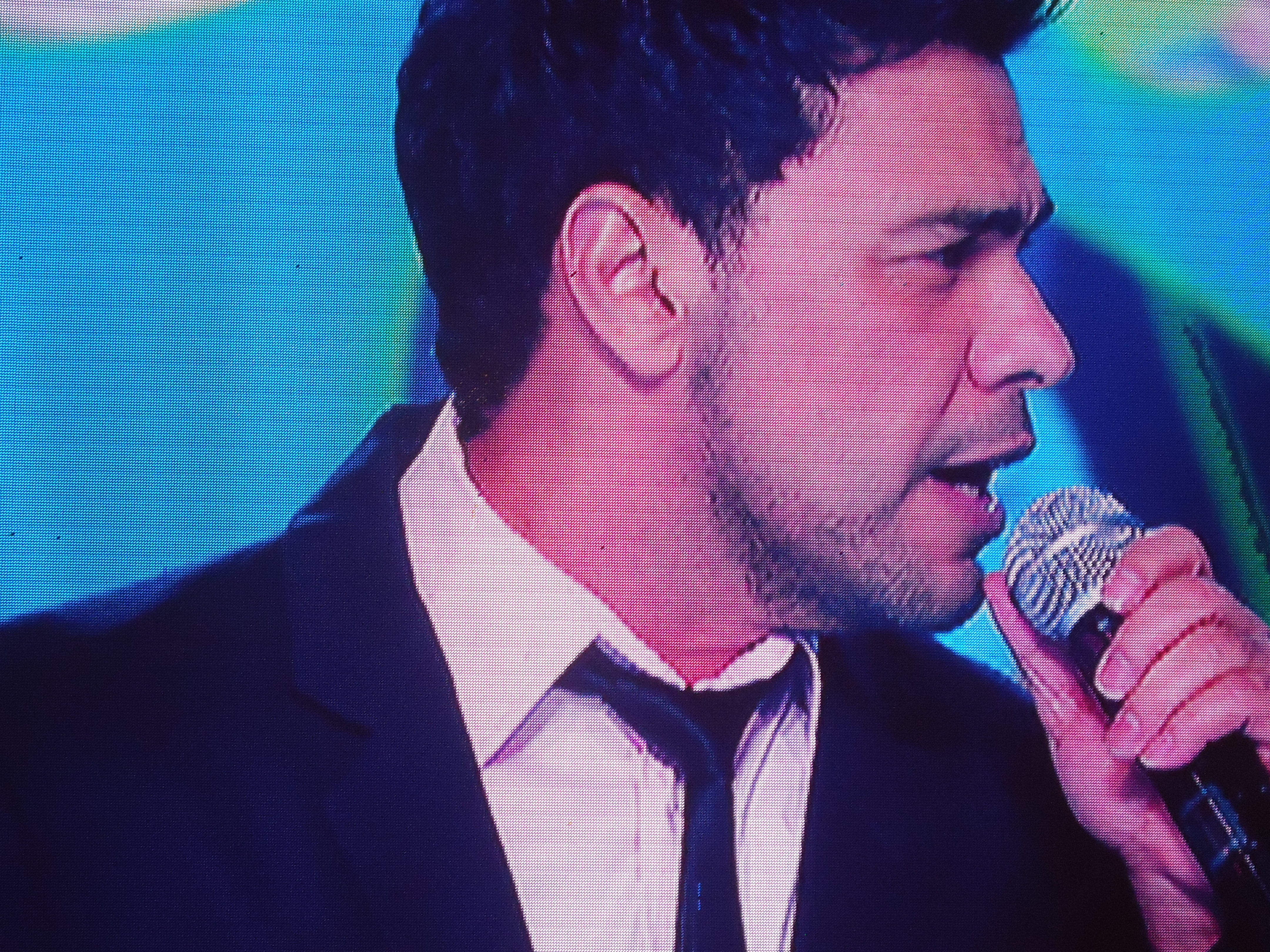 Zezé Di Camargo e Luciano se apresentaram no palco do Teleton