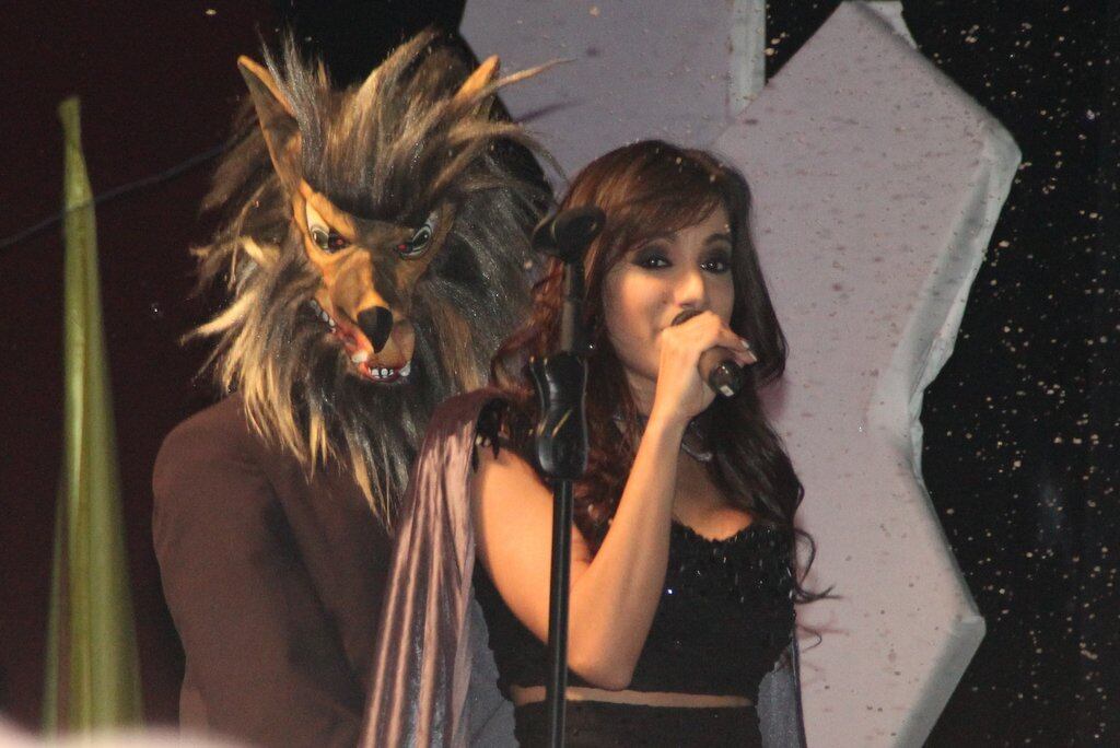 Anitta deu o maior susto em seu show na noite desta quinta-feira (11)