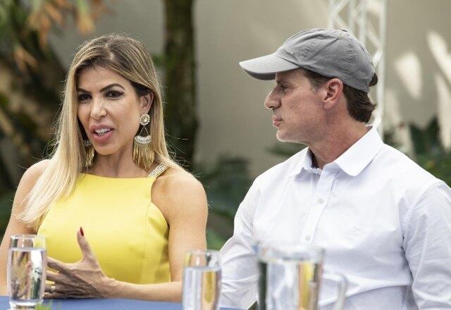 FAMÍLIA MARAVILHA – GOIÂNIA/GO 




Nome: Tulio Maravilha 



Idade:
50 anos

Profissão: Ex-jogador de futebol





Nome: Cristiane Maravilha

Idade: 47 anos

Profissão: Empresária

