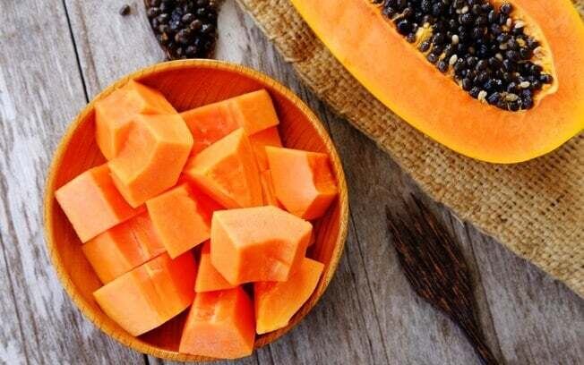 Pode comer mamão todos os dias? Especialista explica