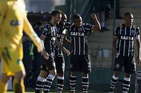 Timão segue líder do campeonato com folga de quatro pontos