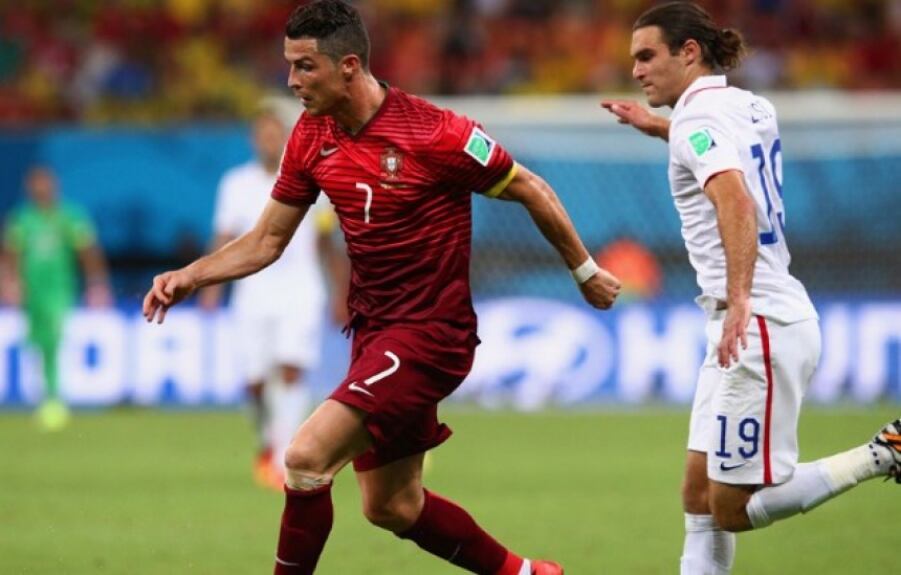 Os lusos não tiveram dó da fraca adversária asiática e golearam. CR7, novamente eleito o melhor em campo, fez o sexto gol, driblando o goleiro e dominando a bola na nuca antes