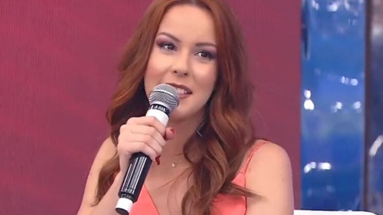 ''Você sabe diferenciar o clima e o tempo?'', perguntou Robson para a mulherada durante sua apresentação. A resposta para a cantada veio de Lais, que disse: ''O tempo é o que estamos perdendo e o clima é o que nós não temos''. Que fora!