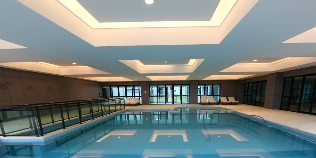 Como a região de Teresópolis é muito fria, especialmente nesta época do ano, os jogadores contam com uma piscina coberta e aquecida para auxiliar na preparação física