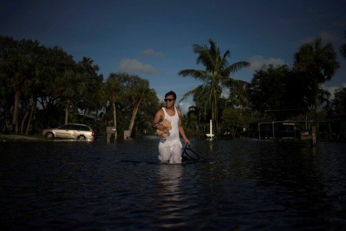Fechada a turistas
Autoridades turísticas do arquipélago Flórida Keys, ponto onde no domingo passado o Irma tocou terra como furacão de categoria 4, informaram a entrada de turistas na região segue proibida até que terminem as tarefas de recuperação da área.
Segundo um comunicado do Conselho de Desenvolvimento Turístico do Condado de Monroe, onde fica o arquipélago, estas ilhas permanecerão fechadas aos visitantes até que as "tarefas de avaliação dos danos e restauração de energia, água, comunicações e infraestruturas sejam finalizadas"