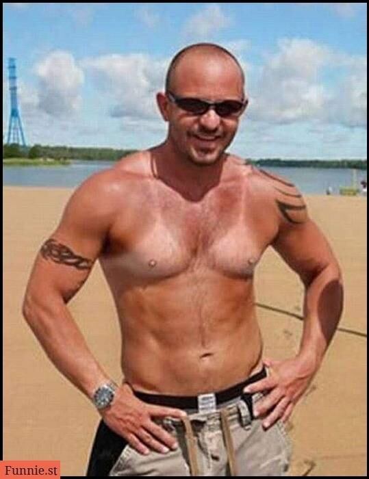 Só de saber que alguém ficou sem marquinha pra você ficar com essa coisa ridícula, já ficamos tristes