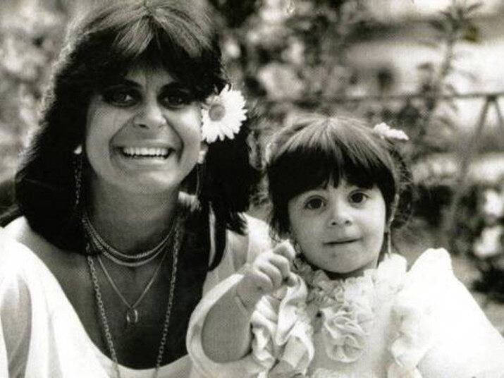 Thammy nasceu em 1982, e se vestia como uma bonequinha quando criança — repare nos vestidos cheios de babados e um cabelo curto com franjinha

+ Xuxa vai revelar a identidade de três peões que participarão da Fazenda 8

> Acesse o R7 Play e assista na íntegra a todos os programas da Record! Clique e experimente!
