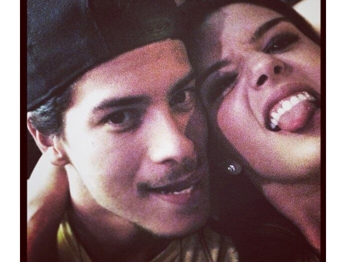 Até o casal Giovanna Lancellotti e Arthur Aguiar é adepto das caretas