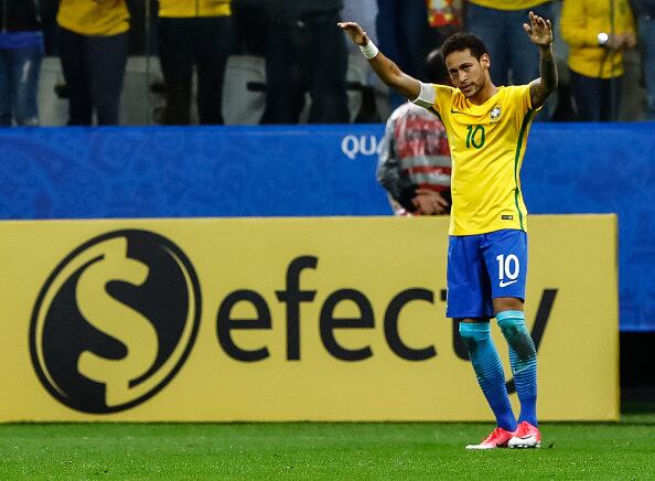 Um jogador em especial tem uma motivação a mais para continuar rendendo. Neymar tem seis gols no torneio e é terceiro colocado no ranking de artilheiros. Caso faça mais gols que Cavani, o primeiro da lista com nove tentos, Neymar se tornará artilheiro da competição. Apenas Ronaldo conseguiu o feito nesse formato de competição
