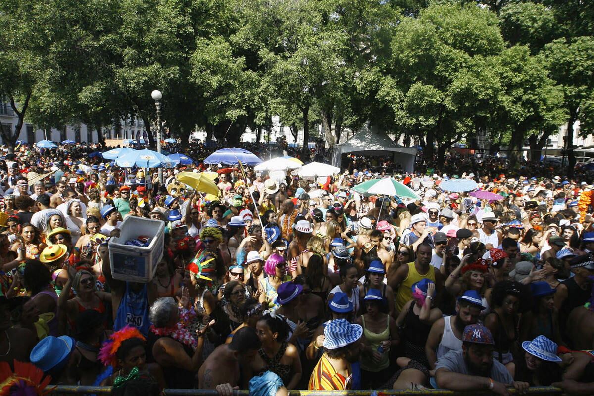 O Cordão do Boitatá reuniu milhares de foliões no centro do Rio