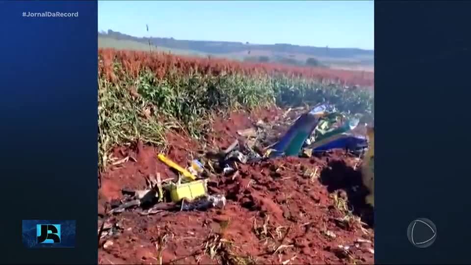 Avião da FAB cai durante voo de treinamento no interior de São Paulo