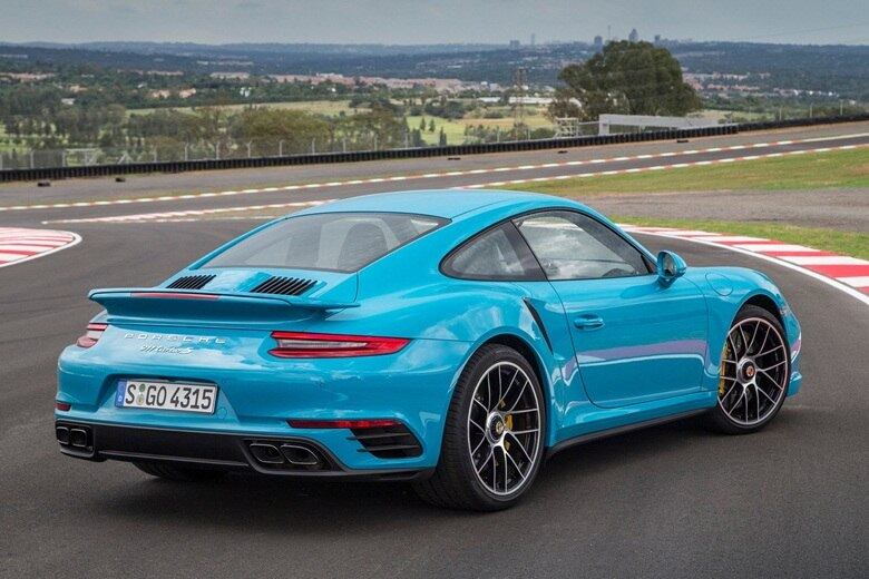 Os preços da linha 911 são:
911 Carrera — R$ 509 mil
911 Carrera — R$ 651 mil
911 Carrera Cabriolet — R$ 557 mil
911 Carrera Cabriolet S — R$ 696 mil
911 Carreta 4 — R$ 543 mil
911 Carrera 4S — R$685 mil
911 Carrera 4 Cabriolet — R$ 591 mil
911 Carrera 4S Cabriolet — R$ 730 mil
911 Carrera Targa 4 — R$ 591 mil
911 Carrera Targa 4S — R$ 730 mil
911 Carrera Turbo — R$ 997 mil
911 Carrera Turbo S — R$ 1,23 milhão
911 Carrera Turbo Cabriolet — R$ 1.04 milhão
911 Carrera Turbo S Cabriolet — R$ 1.27 milhão