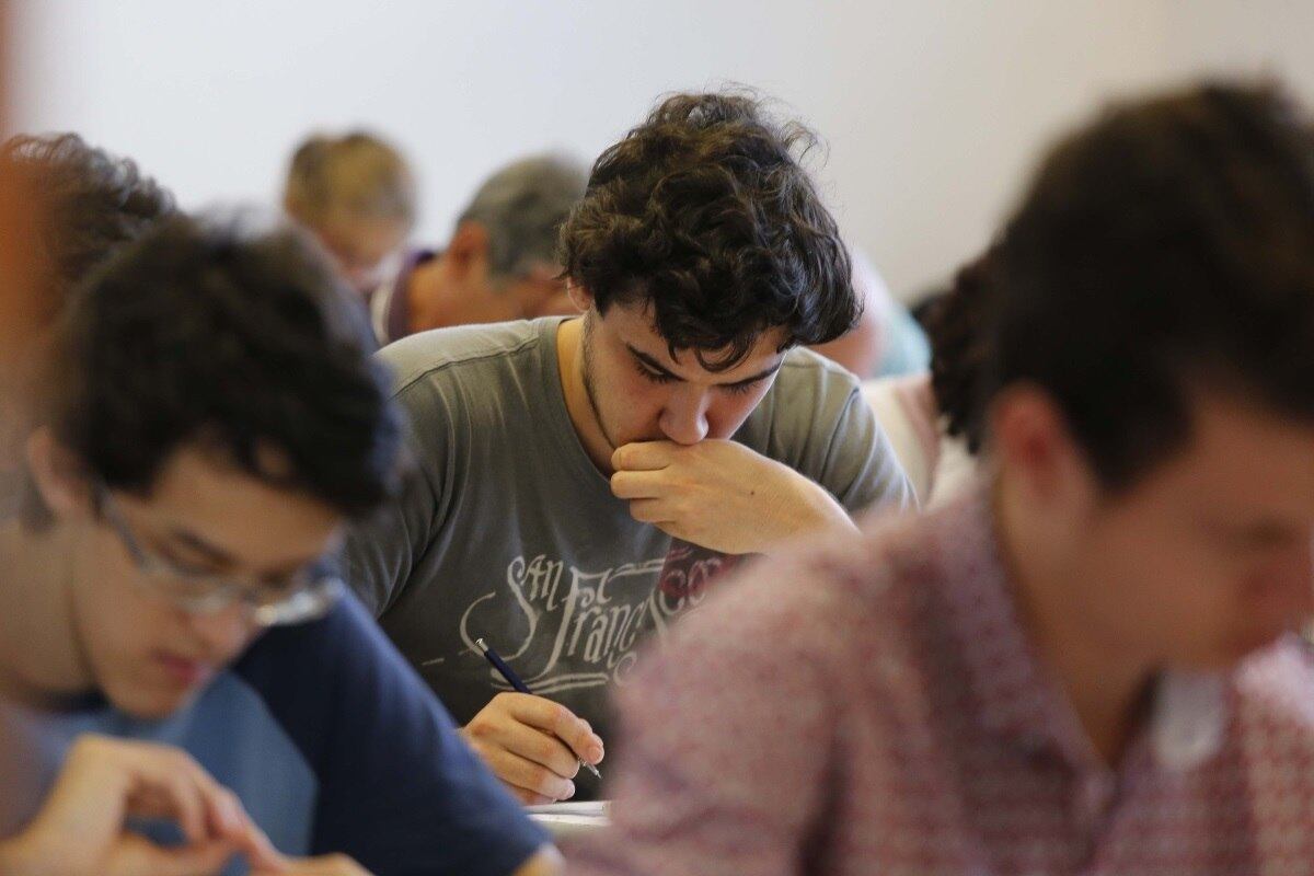 Concursos públicos oferecem mais de 2 mil vagas