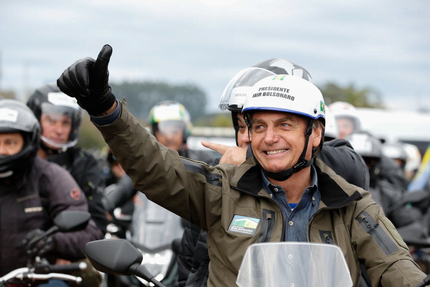 O atual mandatário usa e abusa de uma coletânea de palavras, gestos, gafes e atos que destoa do razoável