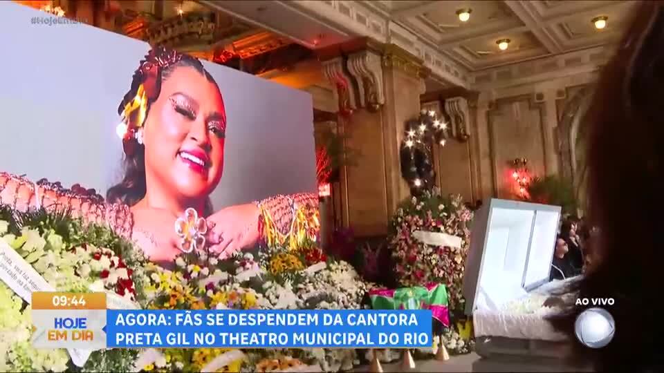Fãs se despedem da cantora Preta Gil no Theatro Municipal do Rio de Janeiro