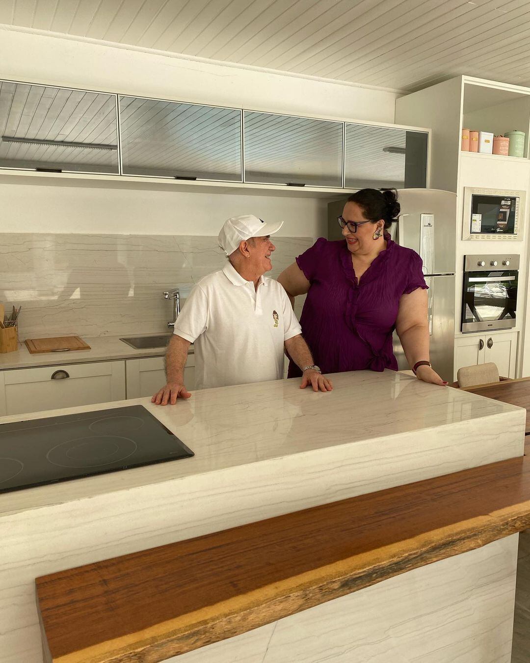 "Obra concluída com sucesso. Agora é só alegria. Já, já vocês vão poder entrar aqui na minha cozinha e fazer a festa", escreveu Lilian, à época, nas redes sociais