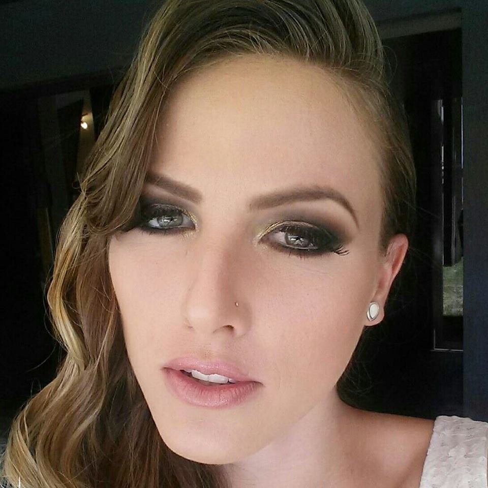 Os amigos contaram que, durante a madrugada, Aline saiu do
estabelecimento acompanhada de um homem que eles não conheciam