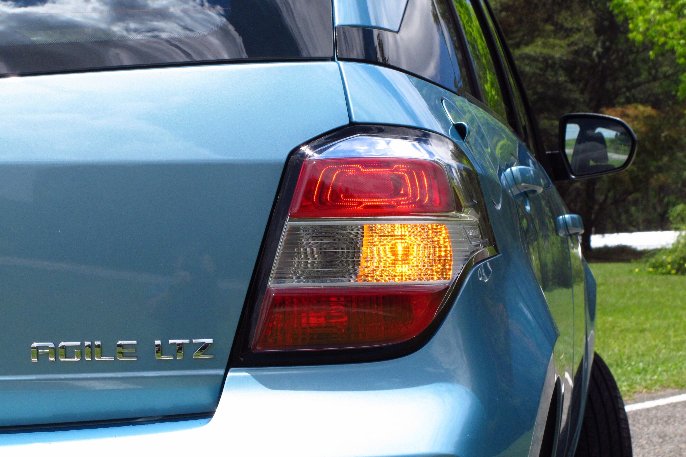 Com o mesmo visual, a lanterna traseira ganhou um aplique na parte superior e novo desenho de iluminação
Saiba tudo sobre carros! Acesse www.r7.com/carros