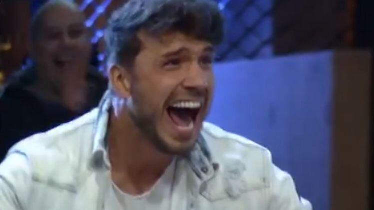 A Fazenda 11
Lucas Viana conquistou 59,17% dos votos na final. Além do grande prêmio, ele também ganhou R$ 35 mil, um celular e uma moto ao longo da edição