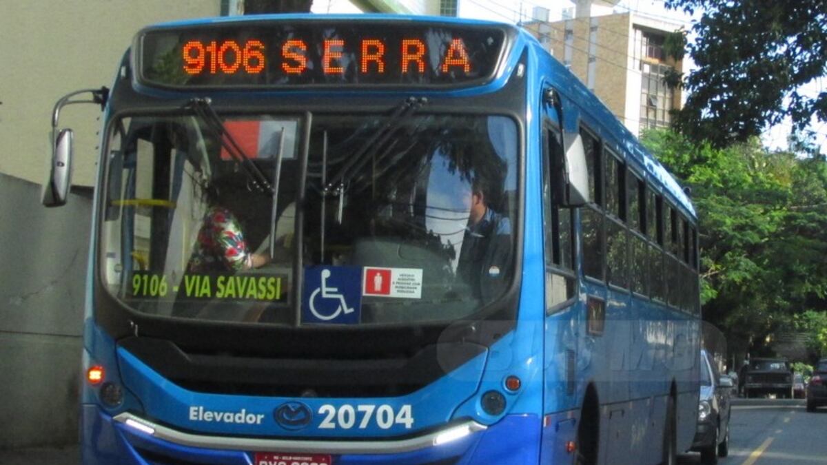 Jovem é perfurada com agulha por passageira dentro de ônibus em Belo Horizonte