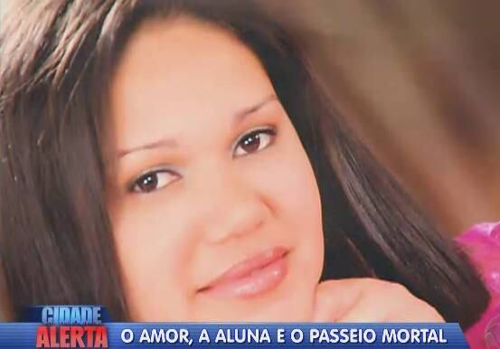 Janaína terminou o namoro e pediu na escola que trocasse de professor, mas Moura não aceitava o fim do relacionamento e passou a persegui-la. Na terça-feira (2), a jovem havia trabalhado normalmente até o fim do expediente. Depois de sair do supermercado, por volta das 22h, e voltou a pé para casa