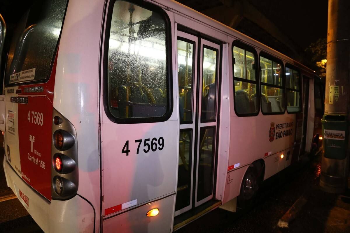 Criminosos invadiram ônibus na avenida Ragueb Chohfi