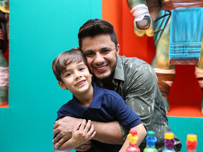 Os breves momentos com os filhos sempre foram bem aproveitados pelo cantor

+ Assista às íntegras do Domingo Show quando e onde quiser!
+ Já curtiu a página do Domingo Show no Facebook? É só clicar!
+ Siga o Domingo Show no Twitter e receba todas as notícias do programa
+ Tem Instagram? Siga o Domingo Show!