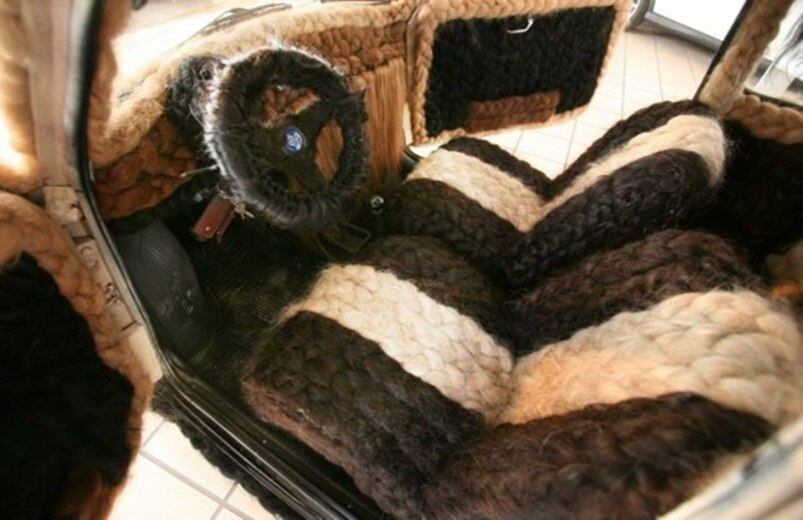 Contudo, resta a dúvida — qual a origem desses cabelos que enfeitam o Fiat 500?