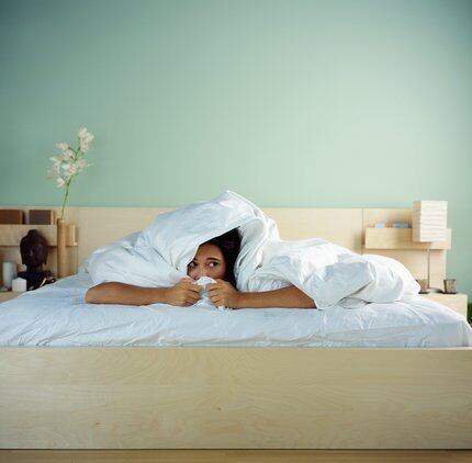 É rapidinho

 



O quarto vai ficar com cara de arrumado e
aconchegante de a colcha ou edredom forem estendidos sobre a cama. Não precisa
fazer cama de hotel. Jogue para o alto e cubra a bagunça 