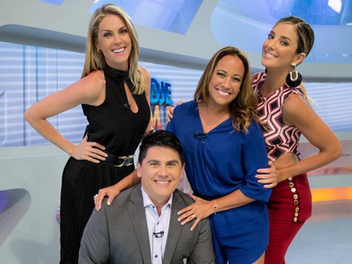 — Me
senti muito abraçada pelo Brasil todo, não só pelo Nordeste. As pessoas ficaram
indignada e que bom! É uma polêmica que é para dar um sacolejo e dizer:
"Não é bem por aí". Todos precisam ser respeitados independente do
jeito de falar

+ Mulher passa de 70 kg para 130 kg e garante: “Hoje eu consigo me amar”

+ Acesse R7 Play e assista às íntegras do Hoje em Dia! Clique e experimente de graça!

