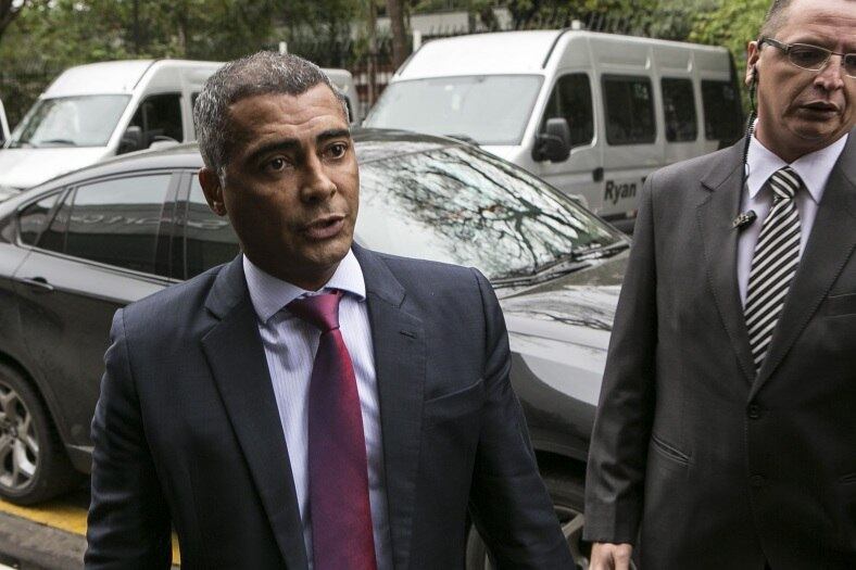 Em reunião realizada no Parque São Jorge, o ex-jogador e agora deputado, Romário, voltou a polemizar, agora com duras críticas à Conmebol.

-  Tenho lutado pela moralização maior do futebol e pela fiscalização maior da Copa do Mundo, e não imaginava que existia uma instituição mais corrupta e que a Fifa e a CBF. O que encontrei é muito pior do que imaginava.