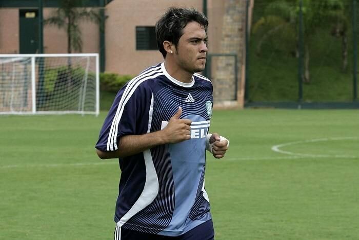 O atacante paraguaio Florentín "enganou" direitinho a diretoria do Palmeiras. Contratado após os alviverdes verem seu DVD, o jogador não emplacou com a camisa do time brasileiro