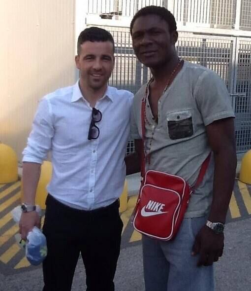 "Lazio assinou com Joseph Minala, de 17 anos… 17 ou 37? Pensando…", postou outro seguidor.

"Joseph Marie Minala: ele fez a sua carreira, se aposentou e voltou desgastado a outra vida", publicou um dos seguidores da Lazio


