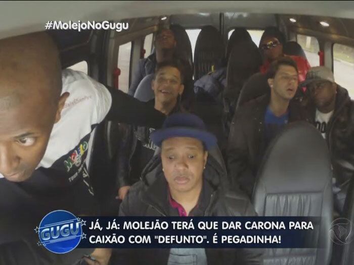 Depois de ficarem com os nervos à flor da pele, o grupo seguiu para um almoço preparado pelo dono da rádio. Só que no meio do caminho, houve uma parada pra lá de inusitada 

+ Quer assistir às íntegras do programa Gugu? Acesse R7 Play e veja quando e onde quiser!