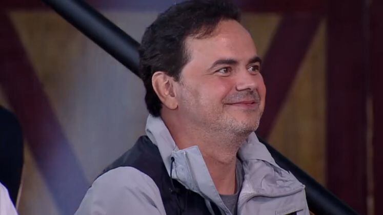 Após exibição do último Porteiro Cast da temporada, Galisteu agradeceu a presença de Carioca na final e teceu elogios para o humorista. Ele disse que o elenco era tão bom que facilitou suas criações, mas fez uma ressalva: "Tô com medo de perder minha vaga para a Márcia Fu no ano que vem", soltou sobre a rainha dos memes da edição. A ex-atleta adorou o comentário e deu uma "chicotada" a distância no humorista.
Perdeu algum momento de A Fazenda 15? Reveja a temporada pelo PlayPlus!