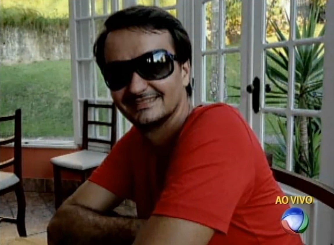 Professor foi morto a tiros em frente à escola no ES