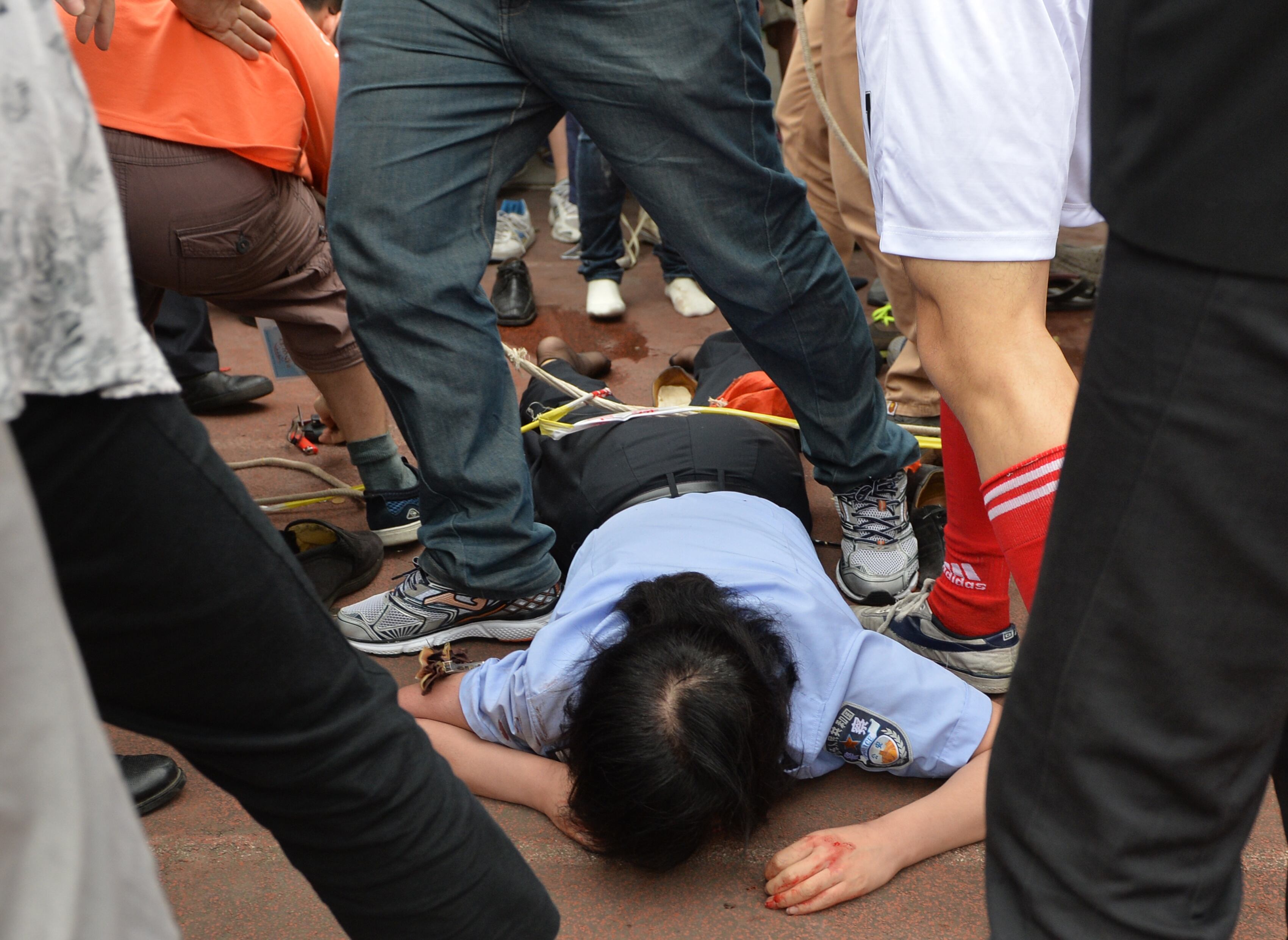 policial ferida China