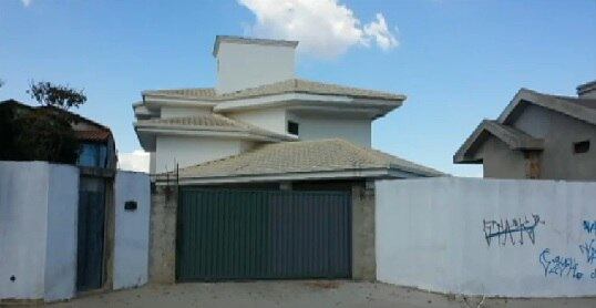 De acordo com os policiais, a construção foi avaliada em quase R$1 milhão e estava sendo construída com o dinheiro do tráfico