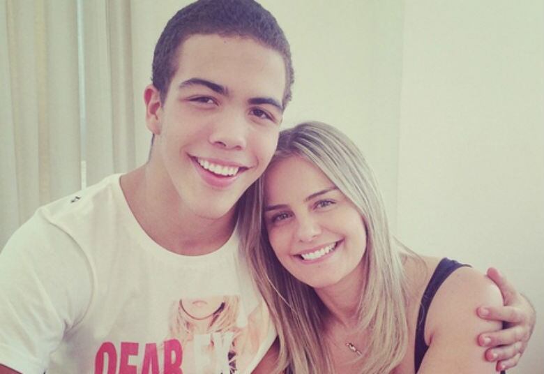A ex-jogadora de futebol profissional Milene Domingues, que vai participar do Legendários que vai ao ar neste sábado (11), bateu um papo com o site oficial do programa e falou tudo sobre o filho Ronald, que não pára de crescer!

+ Assista às íntegras do programa no R7.com/Play, experimente!

+ Michel Teló é mais uma vítima do Vale A Pena Ver Direito

+ Cláudia Reis e Juliana Rios não seguram a ansiedade para o Pan-Americano: “Contagem regressiva”

+ Michel Teló dá pistas sobre novo DVD: "Vamos gravar numa casa de shows em São Paulo"