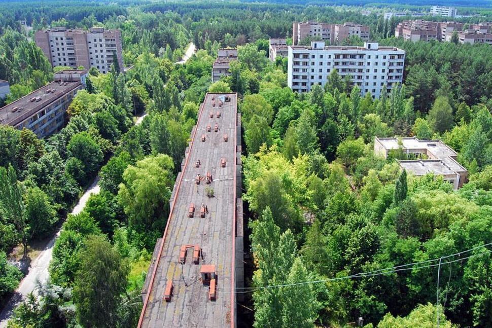 Pripyat, Ucrânia

Pripyat era uma cidade destinada aos trabalhadores da usina nuclear de Chernobyl e suas famílias. Em 1986, porém, um grande acidente na usina fez com que a cidade fosse evacuada às pressas. Até hoje ela permanece fantasma. O R7 fez uma galeria especial sobre Chernobyl, confira aqui