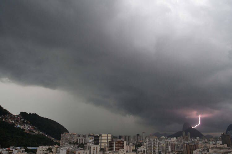 Chuva complicou a volta para casa dos cariocas