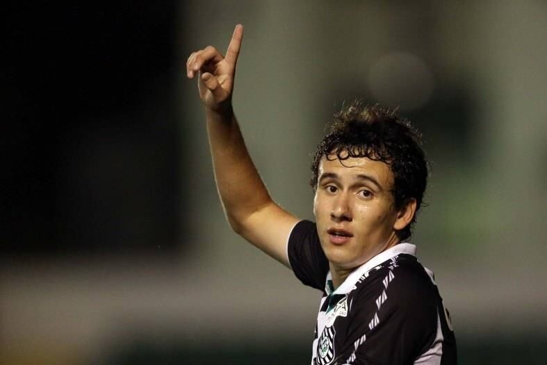 O jovem Pablo pode atuar em diversas posições: lateral-direito, volante e meia. E foi nesta última posição na qual o atleta se destacou pelo Figueirense, outra equipe que conseguiu retornar à elite do futebol brasileiro