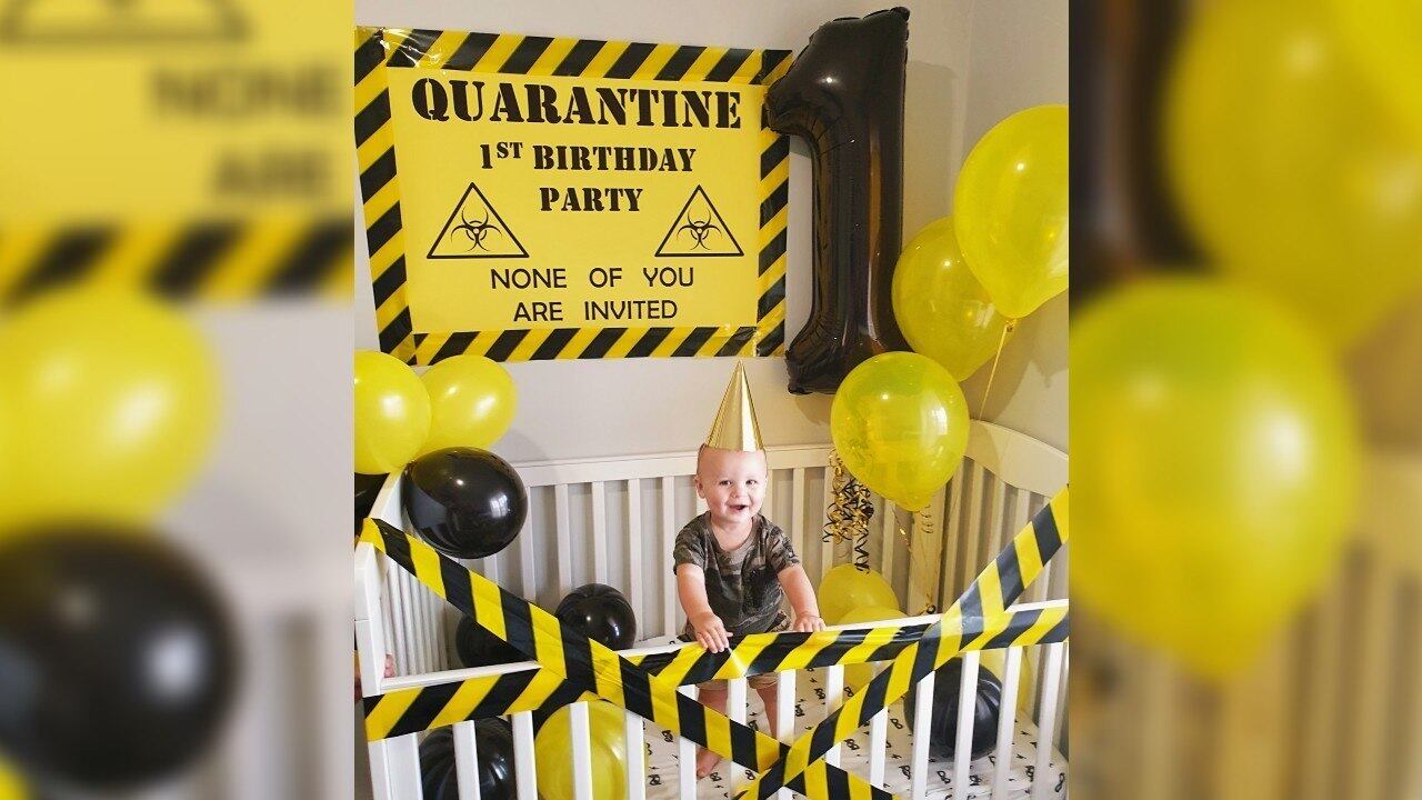 Jai ganhou uma festinha dentro do berço