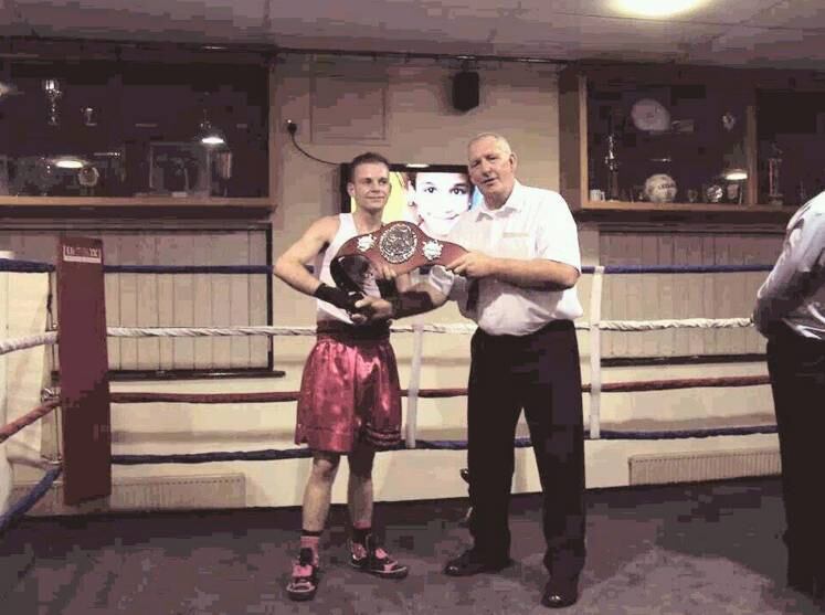 Conforme foi ganhando experiência no boxe, Michael se tornou o campeão do ABA Novice, associação de amadores de boxe