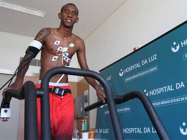Em julho deste ano, o Bahia acertou a transferência do seu
meia promissor por cerca de R$ 12 milhões para o Benfica-POR