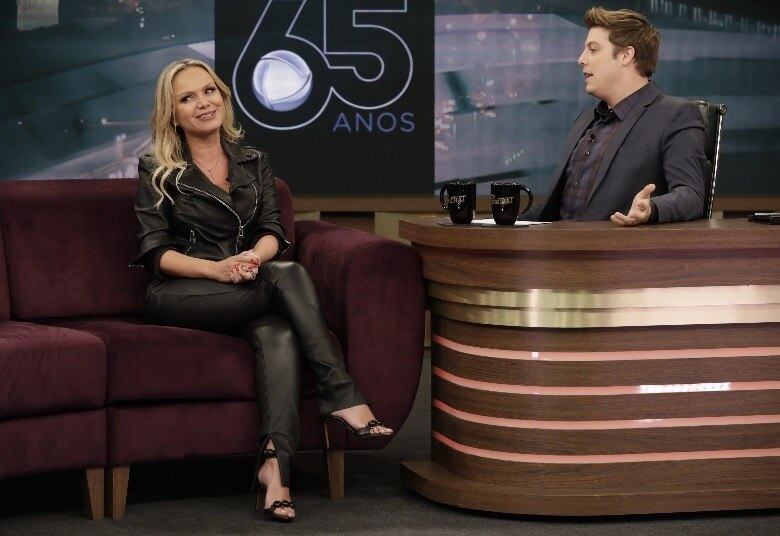 Sobre os boatos da época de que existiria uma possível inimizade entre ela e as concorrentes, a artista garante que nunca houve rivalidade na vida pessoal. “Nunca fui inimiga de nenhuma delas. Eu ia na casa da Xuxa, ia na casa da Mara, da Angélica menos... A Angélica era mais reservada. Mas sempre tive uma ótima relação com todas”, declara

• VÍDEO: Eliana participa do Programa do Porchat nesta segunda-feira (24)
